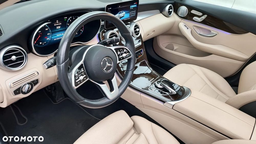 Mercedes-Benz Klasa C 300 4MATIC 9G-TRONIC - 16