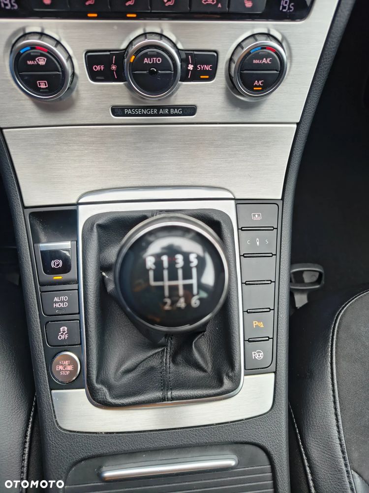 Volkswagen Passat 2.0 TSI Highline - 38