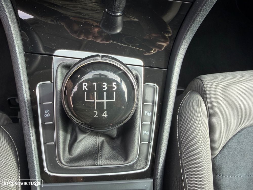 VW Golf 1.6 TDi Highline - 11