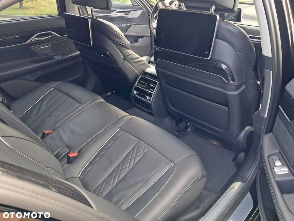 BMW Seria 7 750i xDrive - 11