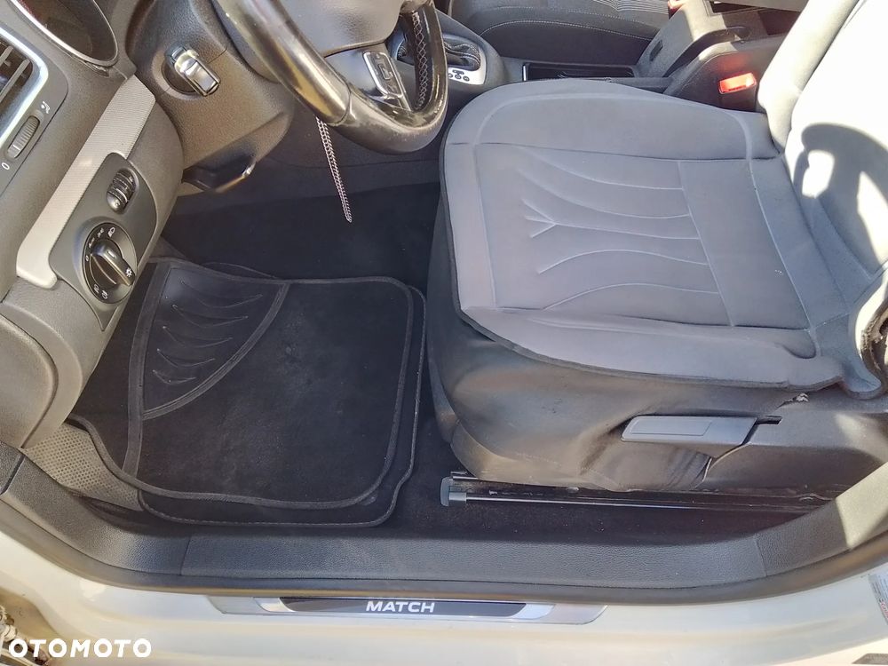 Volkswagen Golf 1.6 TDI DPF BlueMotion Technology DSG MATCH - 17