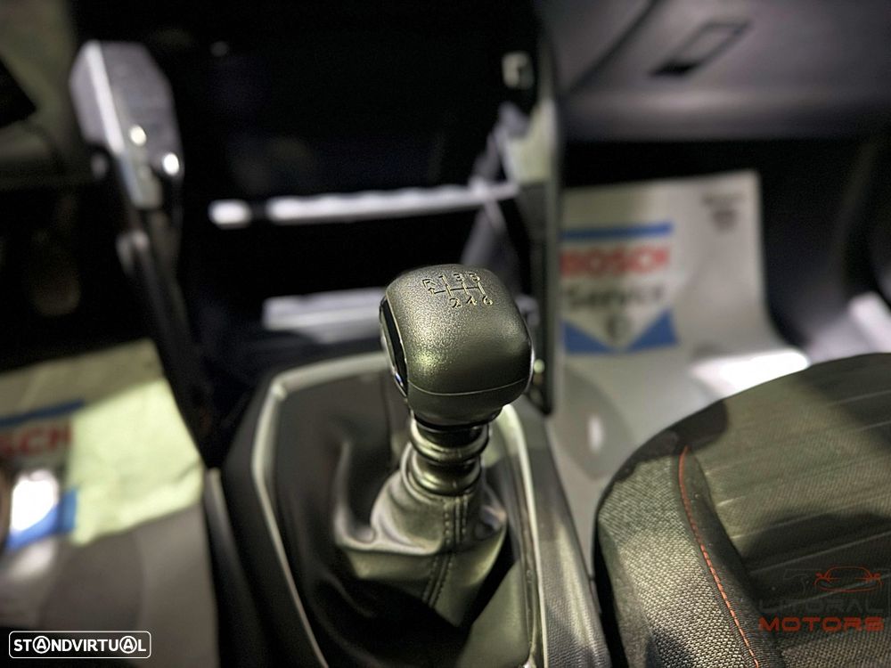 Peugeot 208 1.2 PureTech SE Style - 27