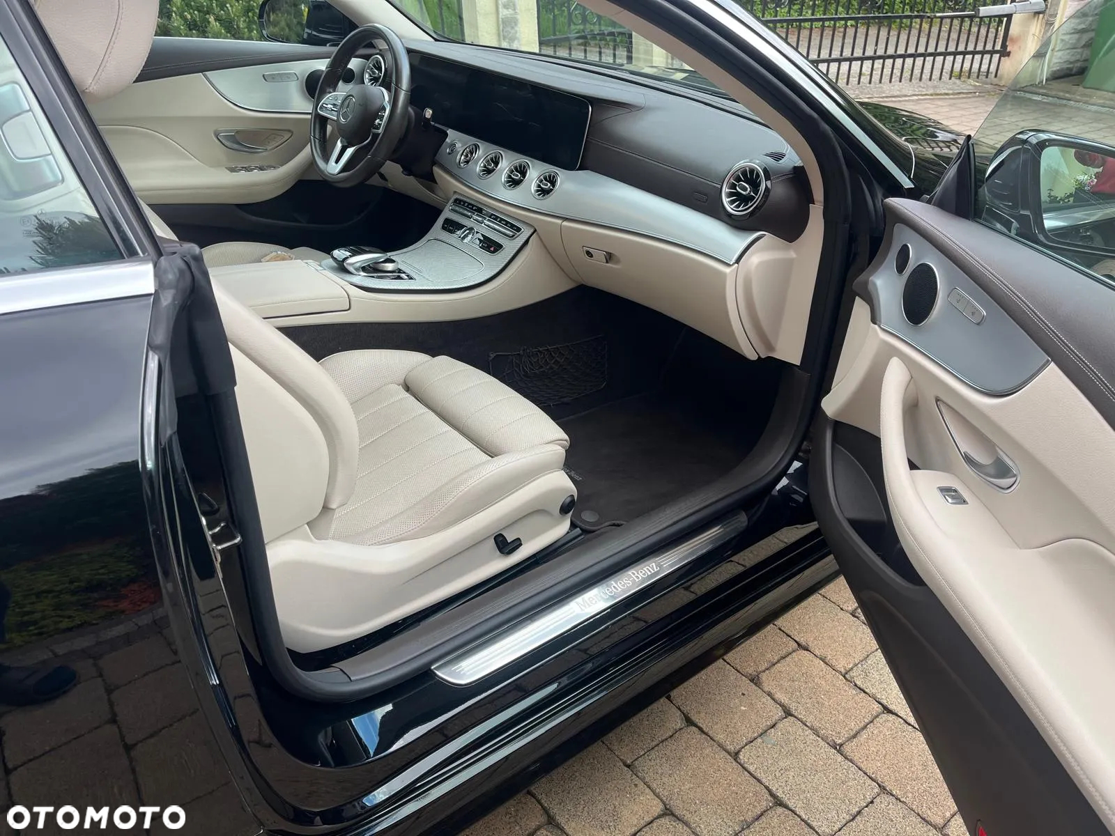 Mercedes-Benz Klasa E 220 d Coupe 4-Matic 9G-TRONIC - 25