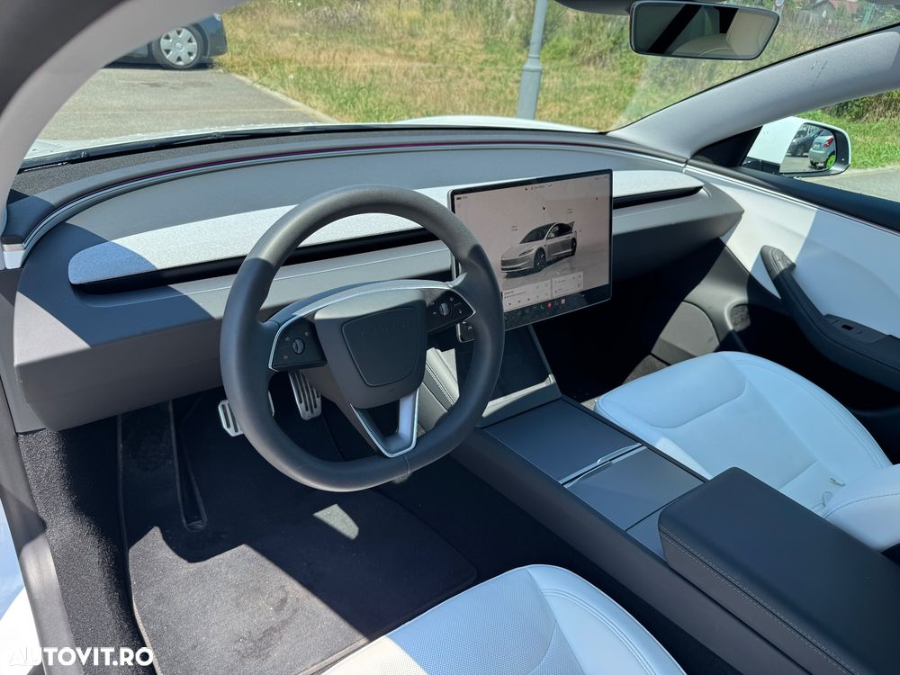 Tesla Model 3 - 7