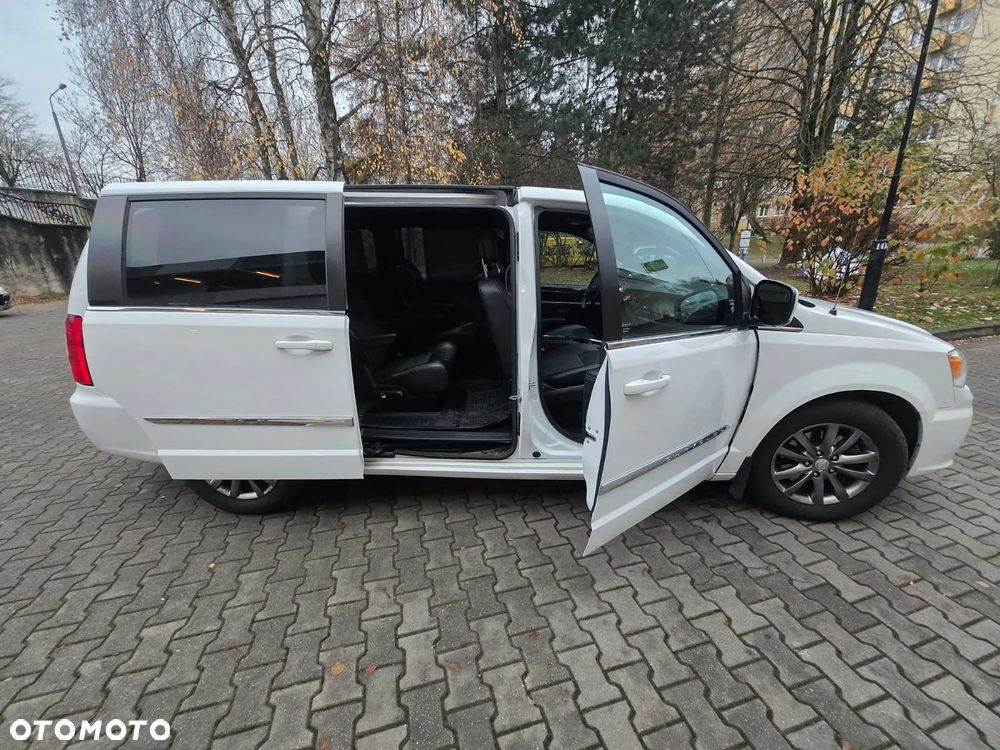 Chrysler Town & Country 3.6 Limited - 7