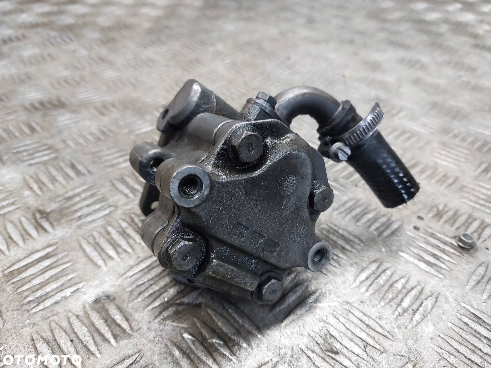 POMPA WSPOMAGANIA VOLKSWAGEN PASSAT B5 8D0145177Q 110 BAR KYB - 4