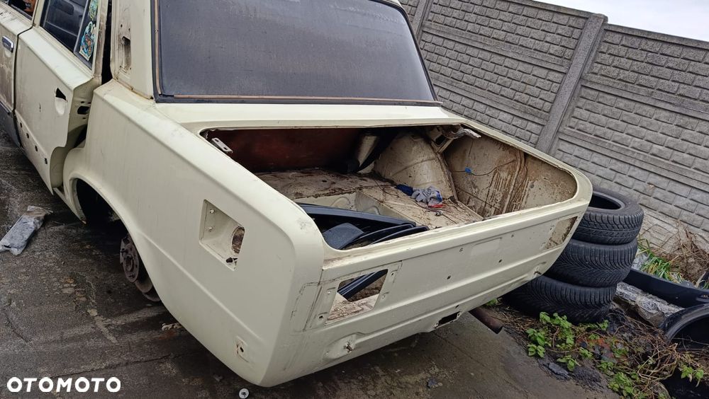 CWIARTKA BŁOTNIK LEWY TYŁ PRAWY PAS TYLNY DUPA FIAT 125P - 1
