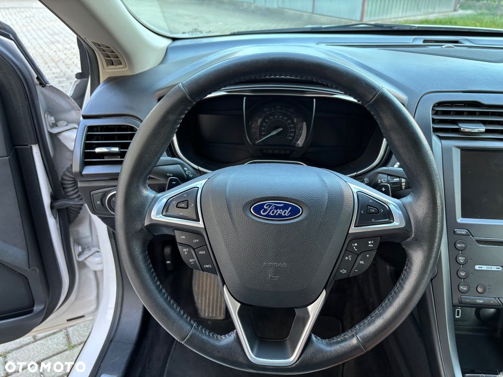 Ford Fusion 2.0 EcoBoost Titanium - 26