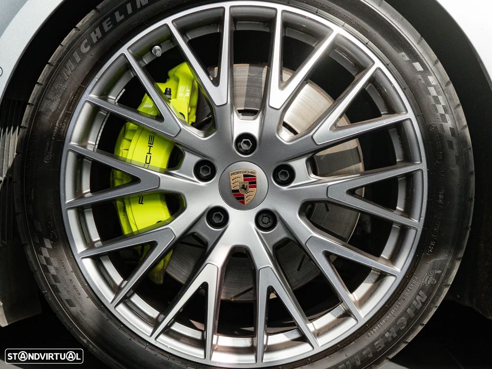 Porsche Panamera 4 E-Hybrid - 41
