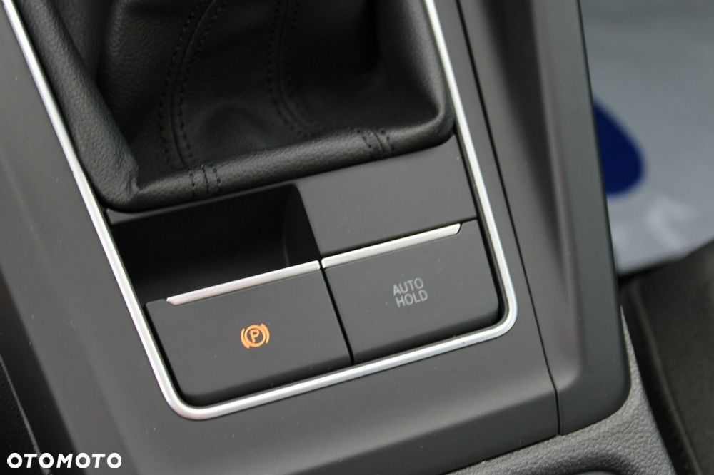 Volkswagen Golf - 24