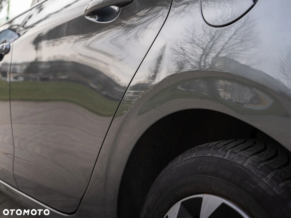 Peugeot 208 - 18