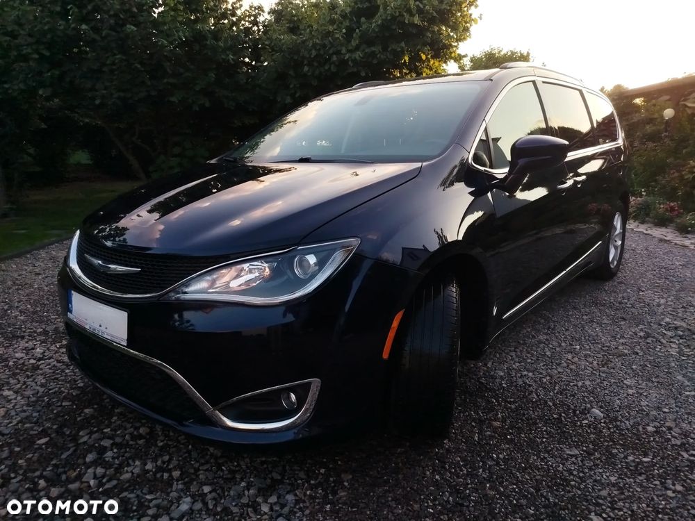 Chrysler Pacifica - 1