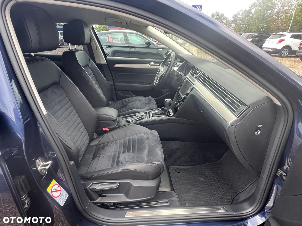 Volkswagen Passat Variant 2.0 TDI SCR DSG BlueMotion Highline - 22