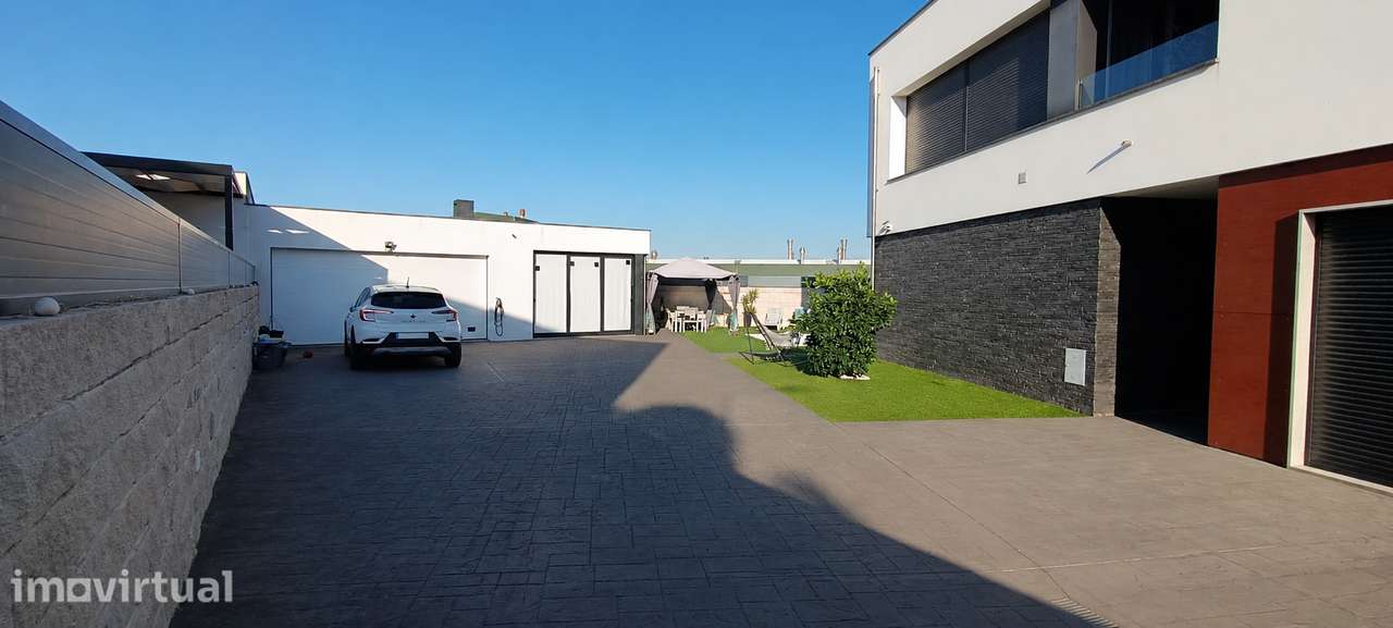 Moradia T5 de Luxo com Piscina e Garagem - Grande imagem: 2/36