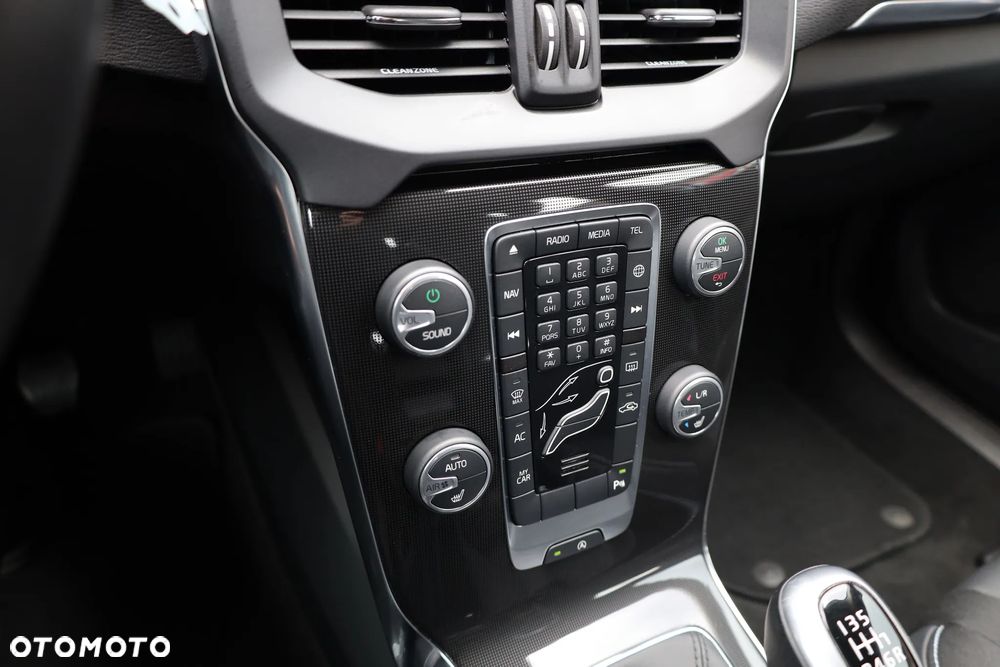 Volvo V40 T2 Momentum - 11