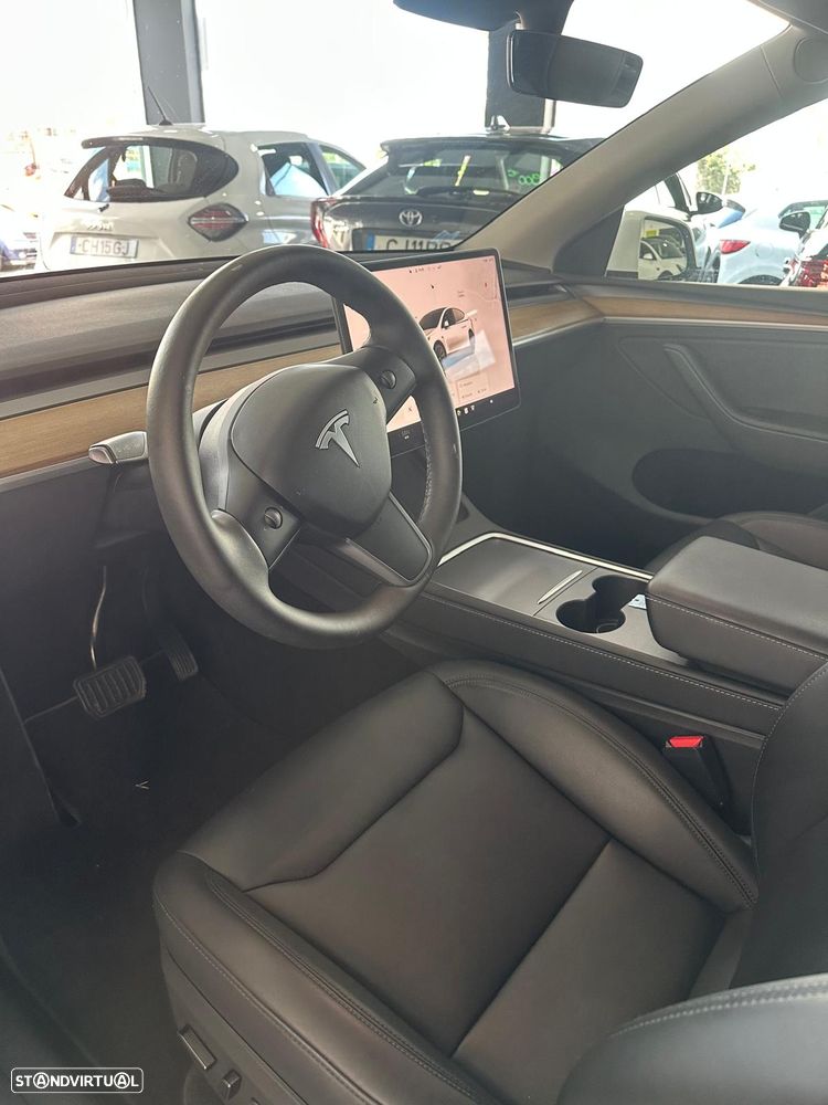 Tesla Model Y Long Range Dual Motor AWD - 11