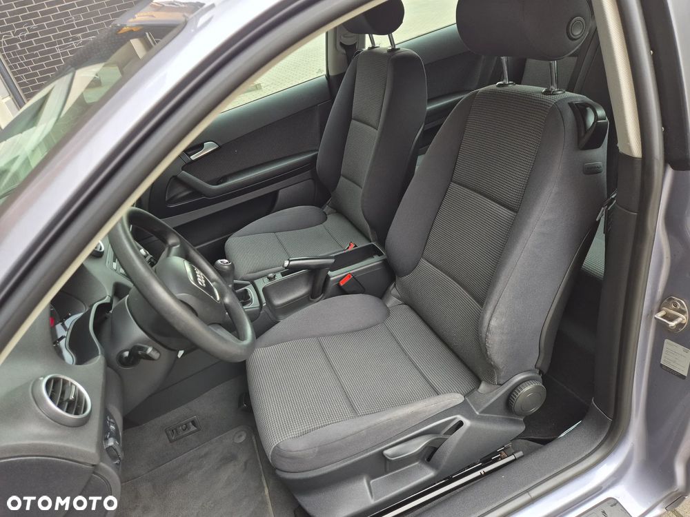 Audi A3 3-drzwiowe 1.6 Ambiente - 12