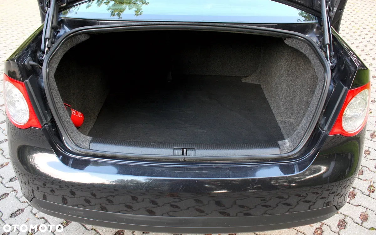 Volkswagen Jetta 1.9 TDI Comfortline - 12