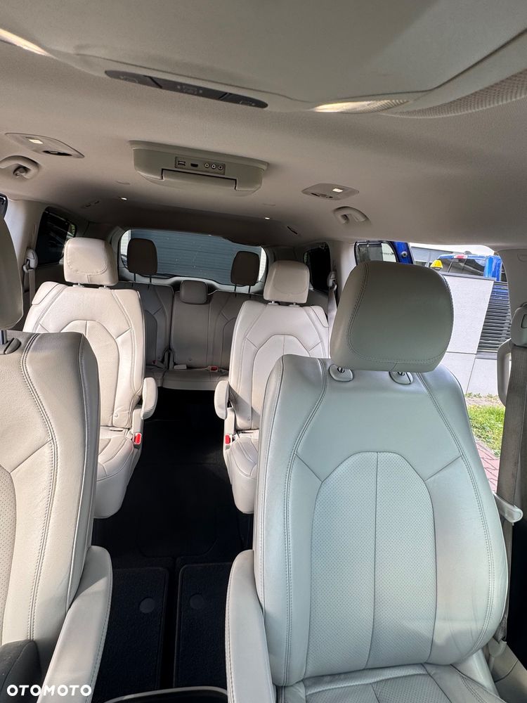 Chrysler Pacifica - 7
