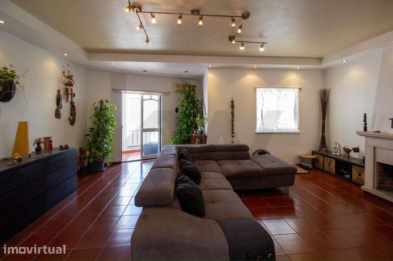 Excelente Oportunidade em Almeirim – Apartamento T3 com Terraço e Gara - Grande imagem: 4/28