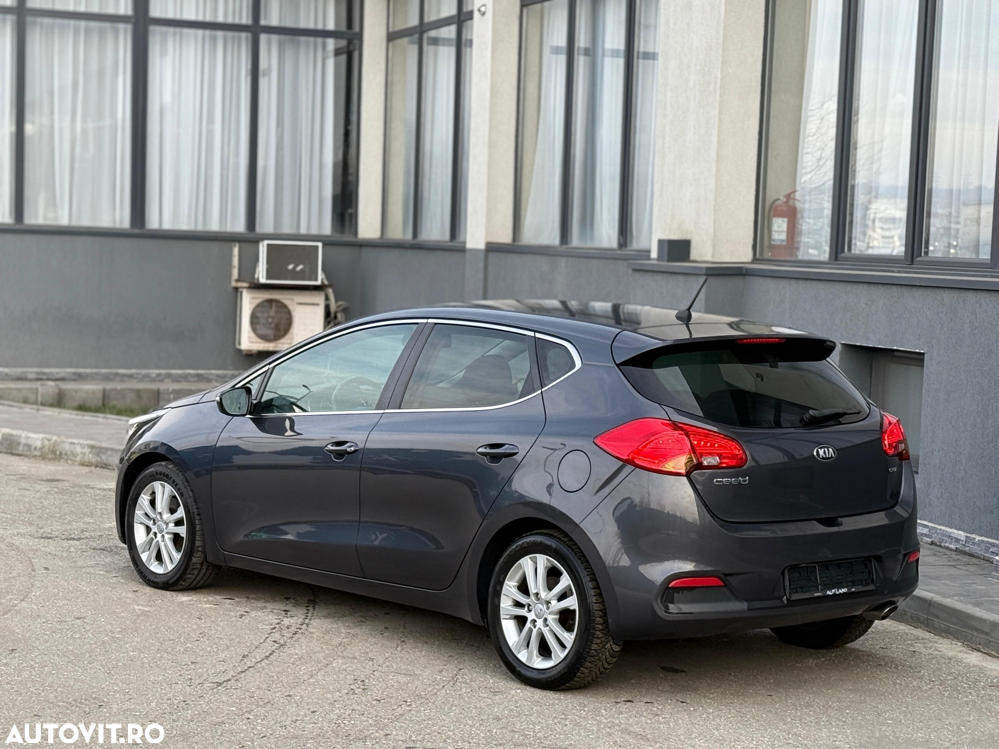 Kia Ceed - 13