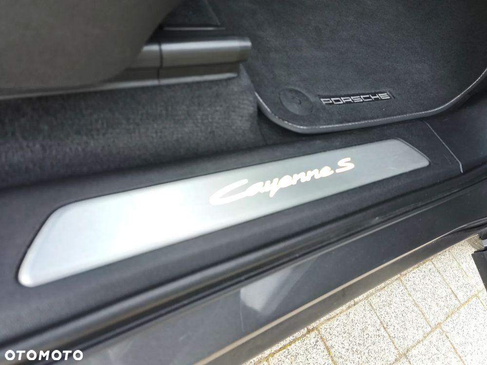 Porsche Cayenne - 32