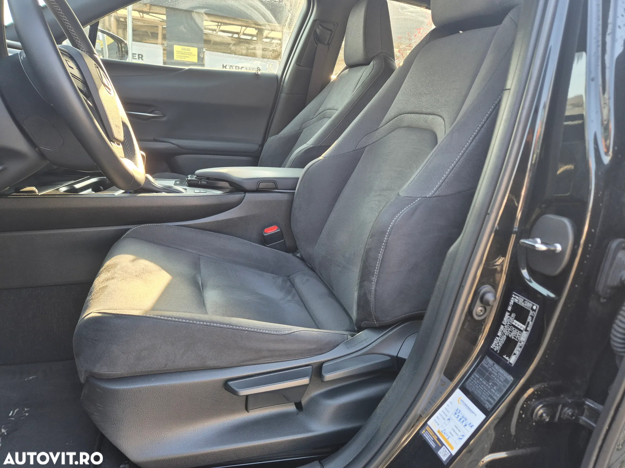 Lexus UX 250h Business Edition - 15