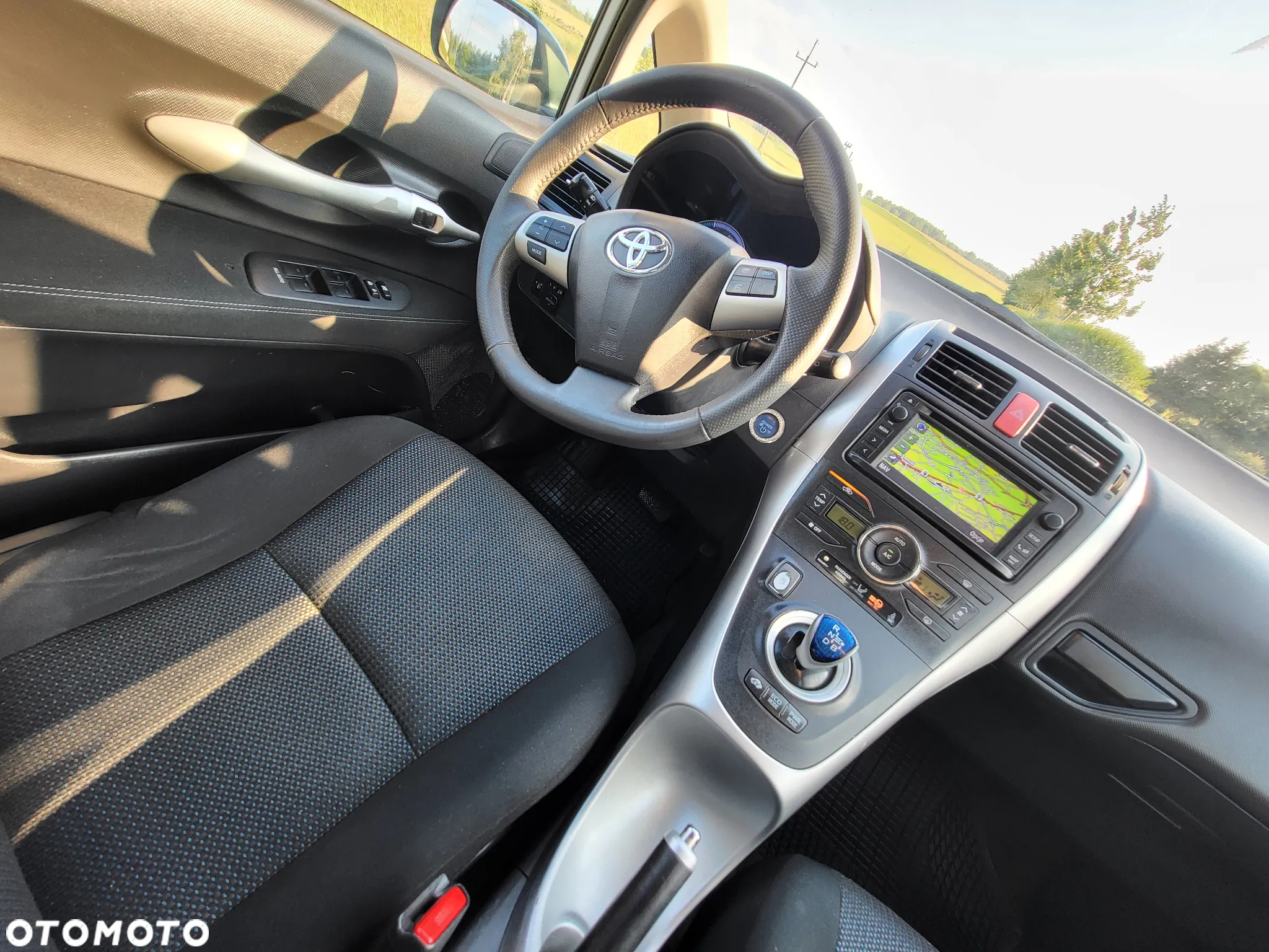 Toyota Auris 1.8 HSD Prestige NAVI - 26
