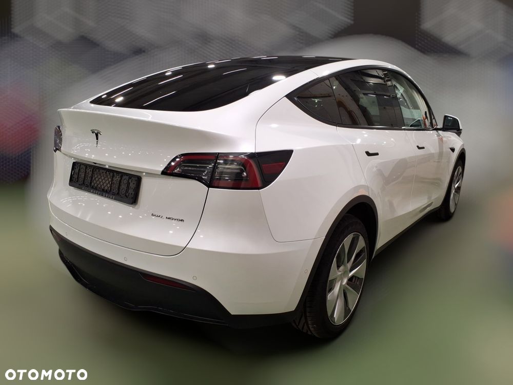Tesla Model Y Long Range AWD - 6