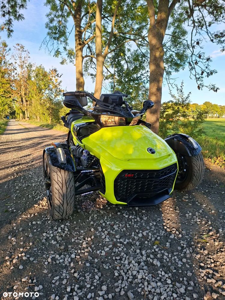 Can-Am Spyder - 11