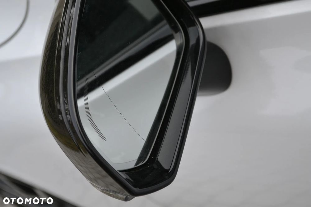 Volvo V60 B3 B R-Design - 12