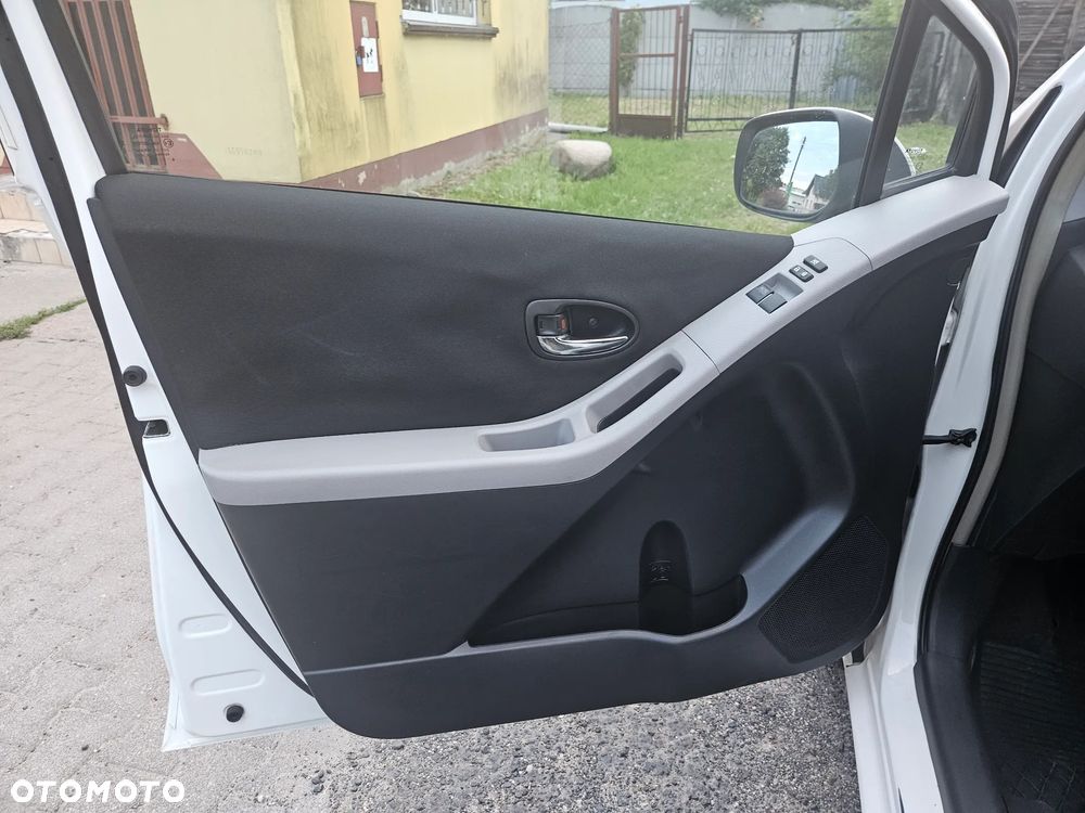 Toyota Yaris 1.33 VVT-i Life - 10