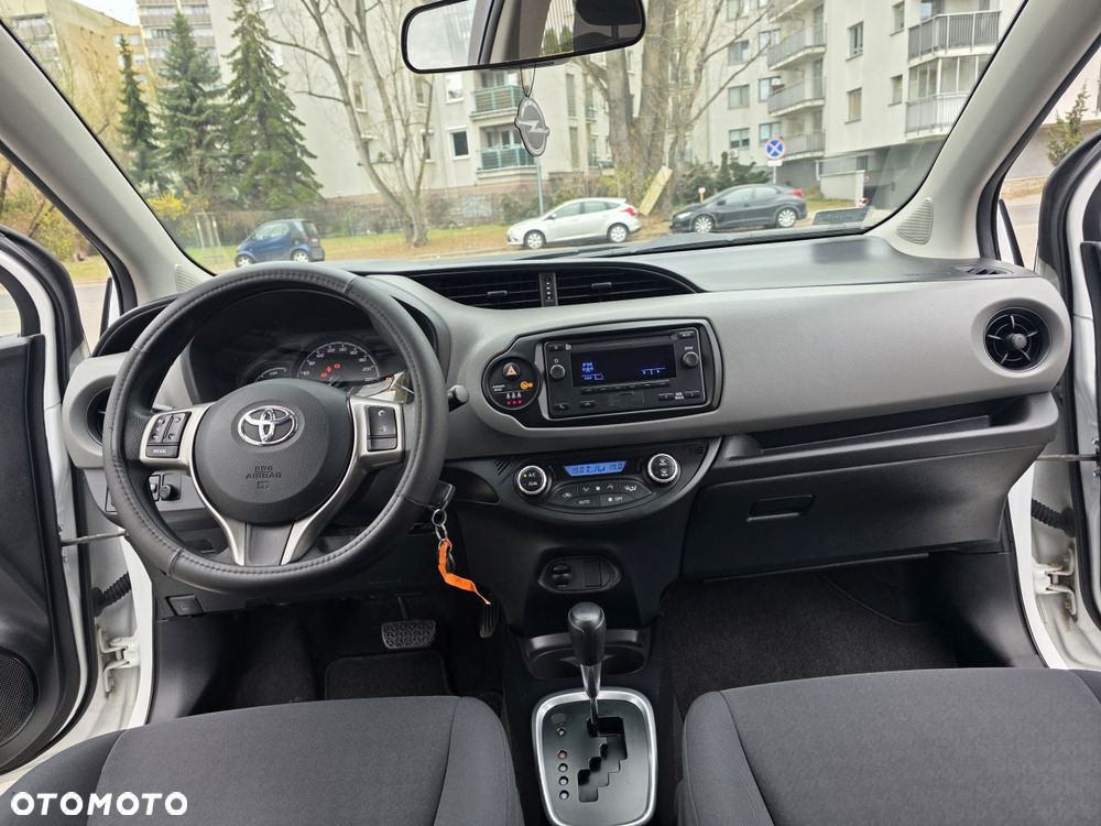 Toyota Yaris Hybrid 100 Active - 8