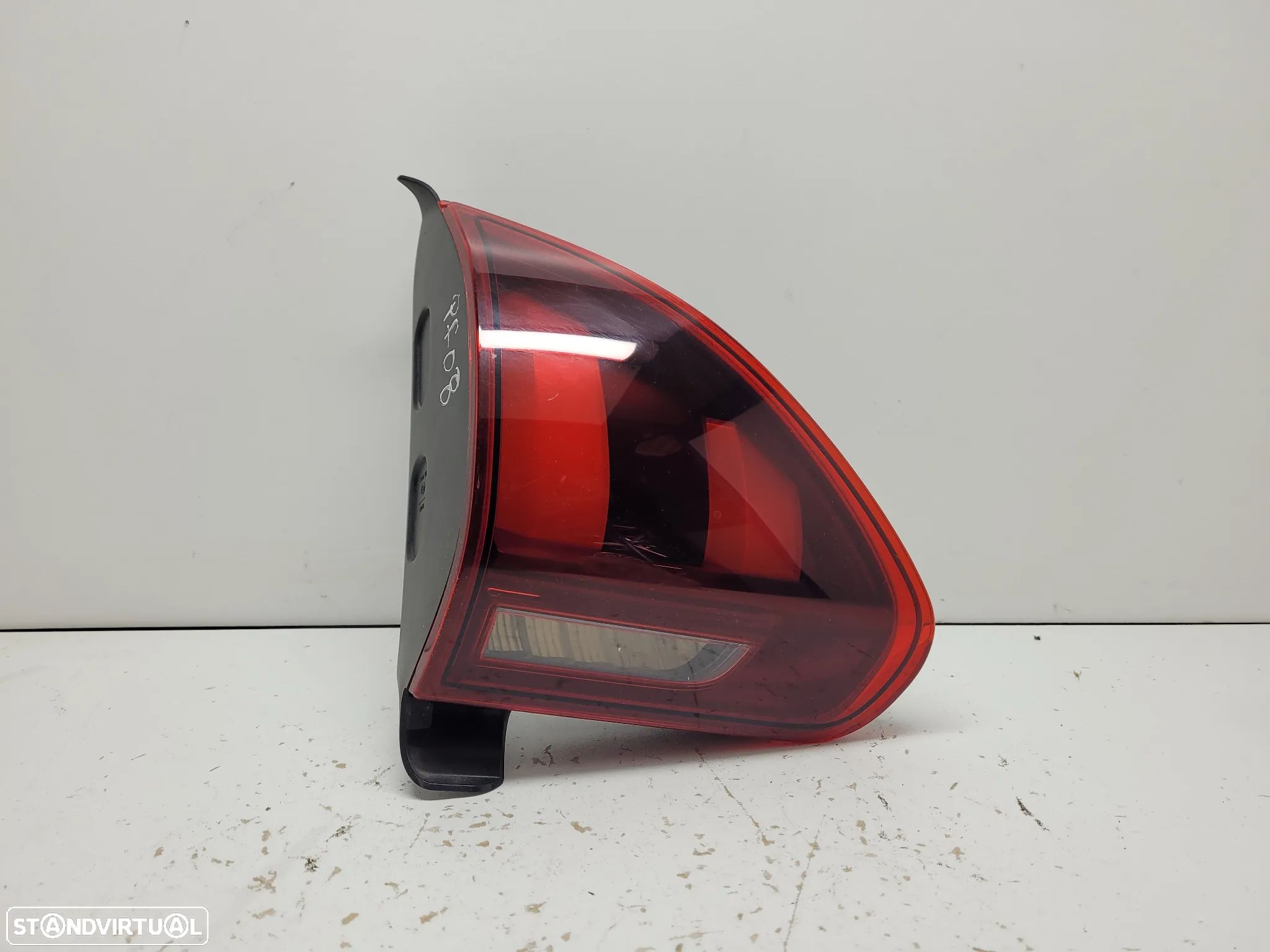 Farolim da mala esquerdo PEUGEOT 2008 [MK1] 9814758480 (2016-2019) - 1