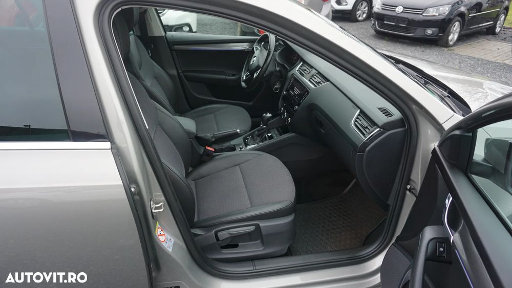 Skoda Octavia Combi 1.6 TDI DSG Premium Edition - 10