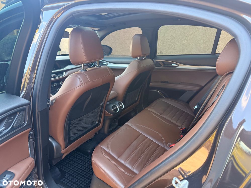 Alfa Romeo Stelvio 2.0 Turbo 16V AT8-Q4 Ti - 30