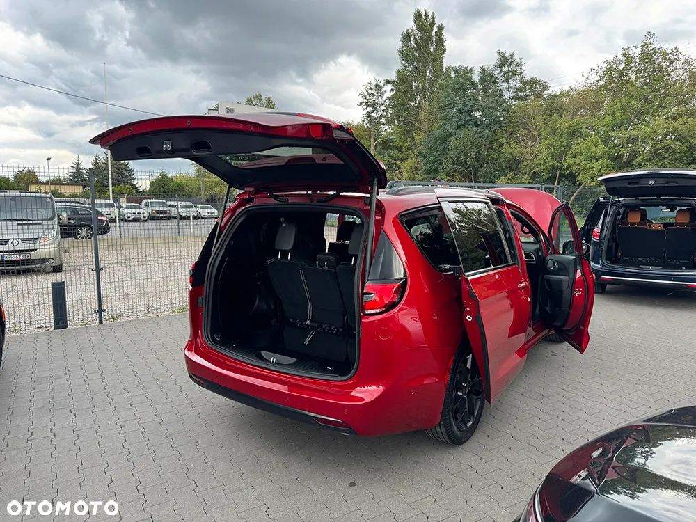 Chrysler Pacifica - 20