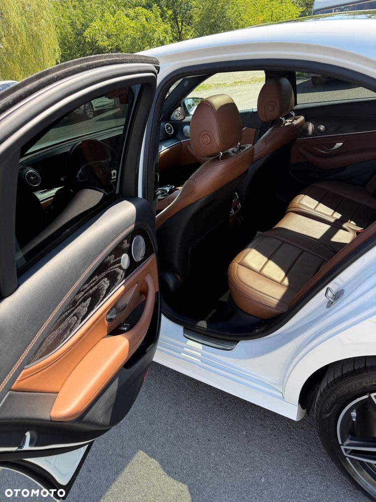 Mercedes-Benz Klasa E 220 d 4-Matic 9G-TRONIC - 36
