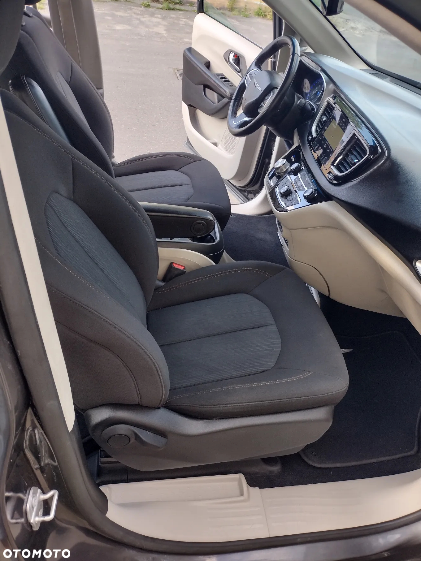 Chrysler Pacifica - 7