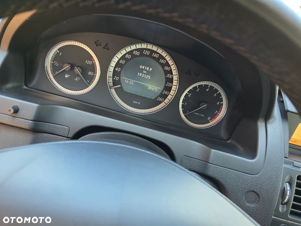 Mercedes-Benz Klasa C 180 Kompressor BlueEFFICIENCY Elegance - 30