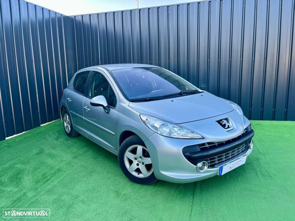 Peugeot 207 - 1