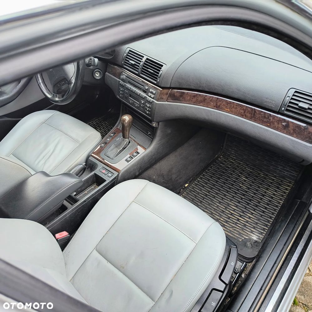 BMW Seria 3 318i - 8