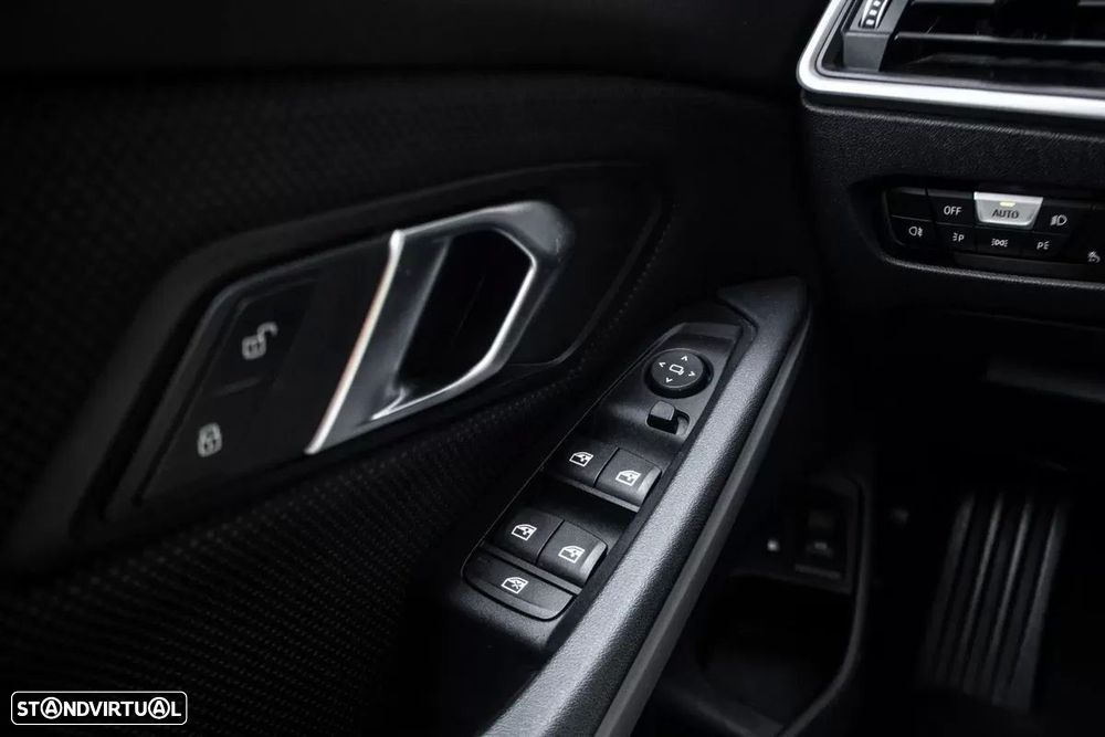 BMW 330 e Line Luxury Auto - 17