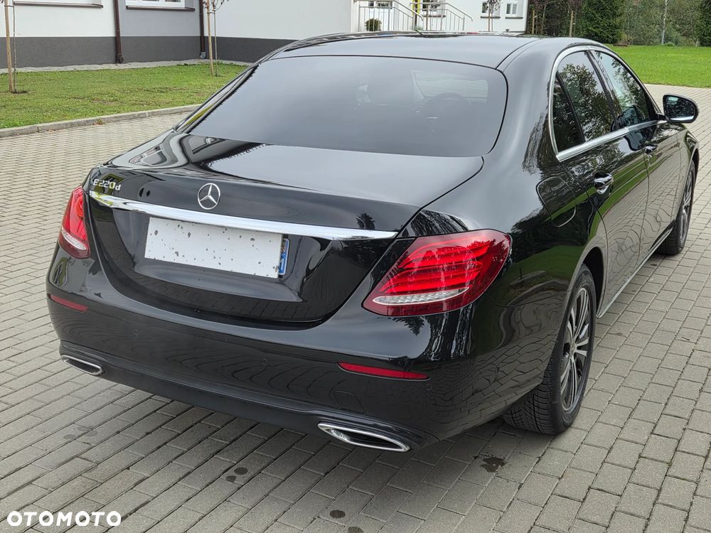 Mercedes-Benz Klasa E 220 d 4Matic T 9G-TRONIC - 23