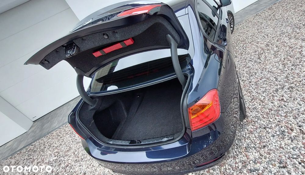 BMW Seria 3 316d Sport Line - 24