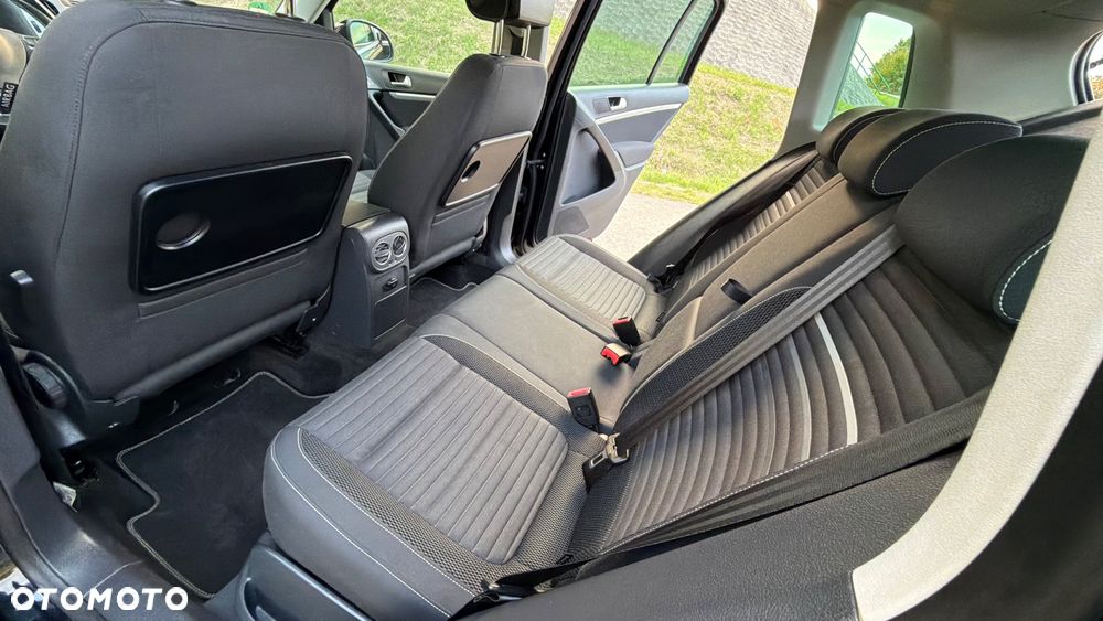 Volkswagen Tiguan - 11