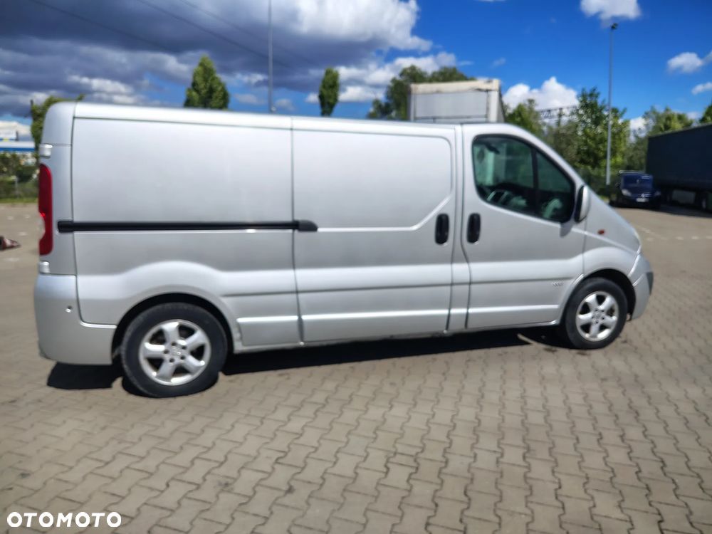 Opel Vivaro - 8