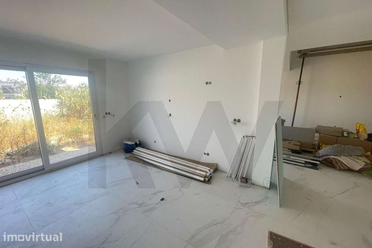Moradia T4 Contemporânea com Piscina em Vale de Lagar, Portimão - Grande imagem: 2/18