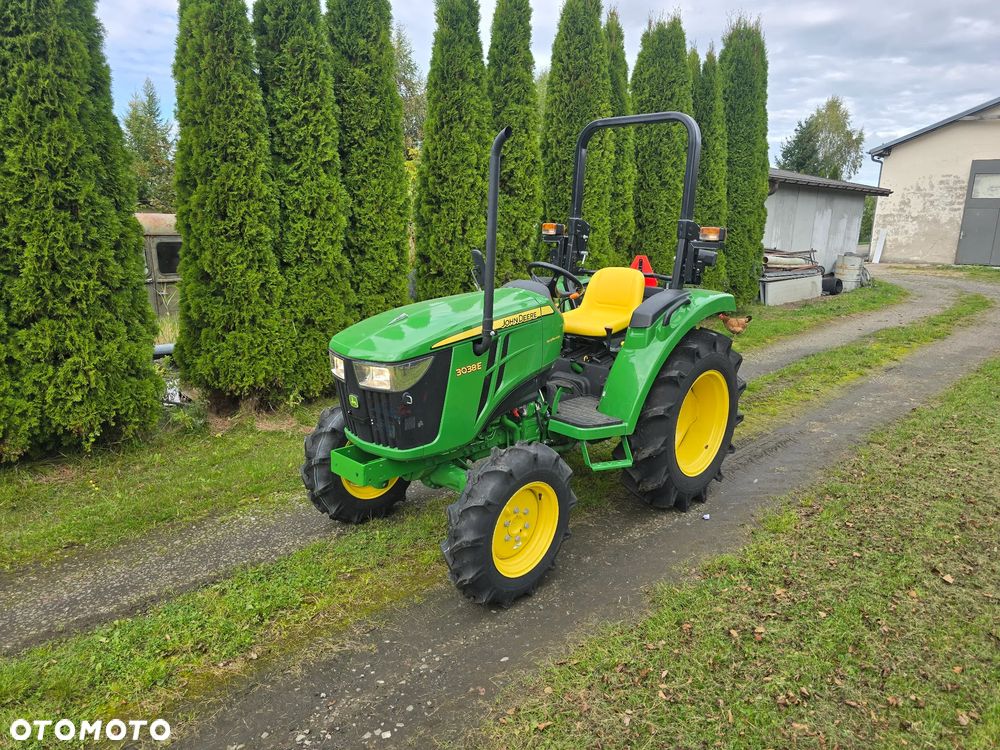 John Deere 3038 E - 1