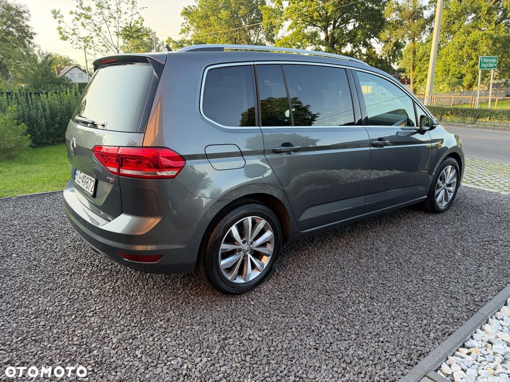 Volkswagen Touran - 1